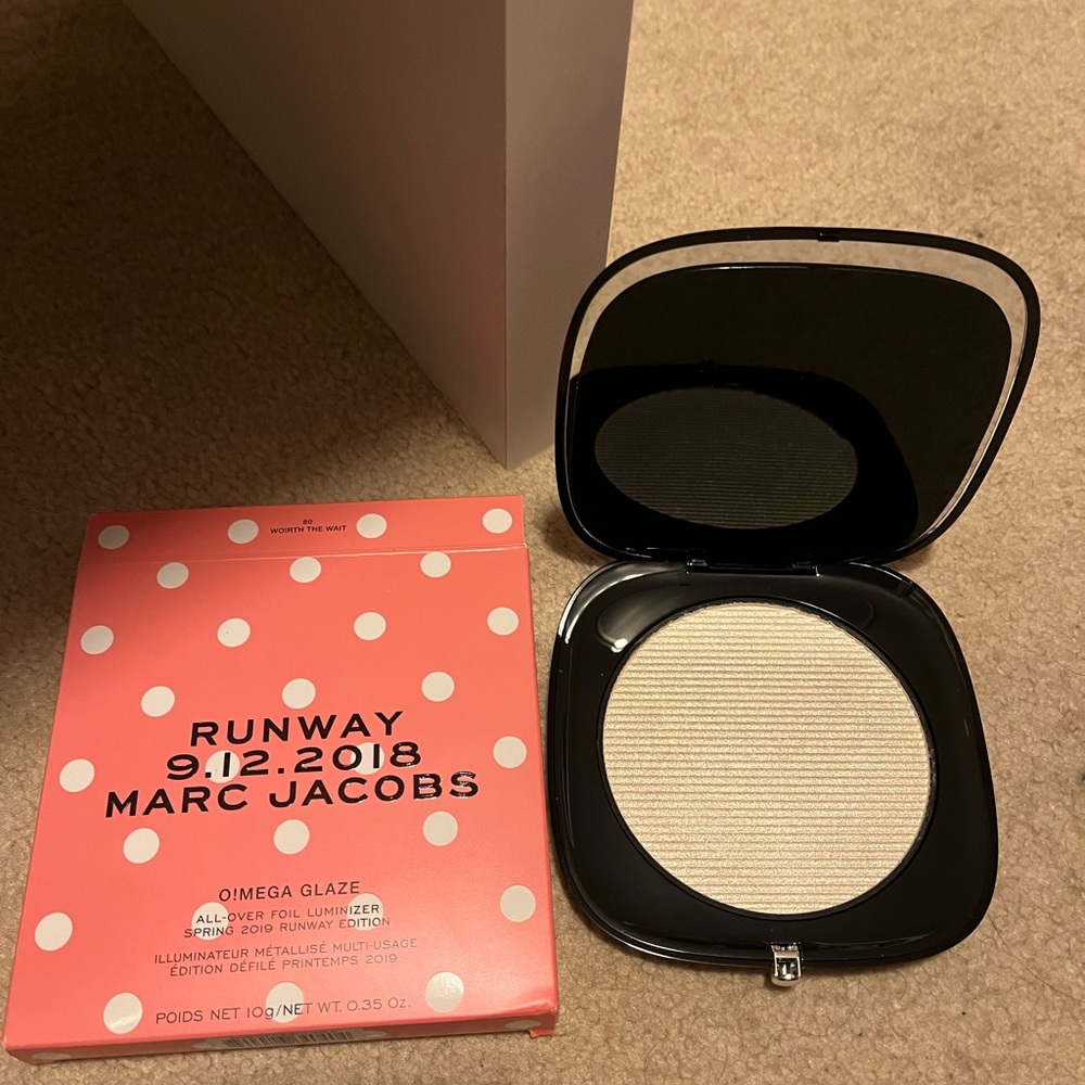 Marc Jacobs Highlighter palette omega Glaze in shade worth the wait!
